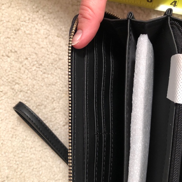 Authentic Guess Black leather clutch / wristlet - Picture 4 of 6